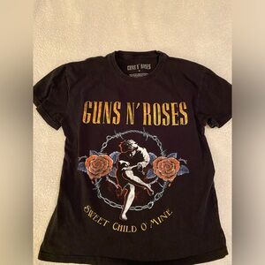 Guns and Roses band shirt size small black T-shirt.   In good condition
